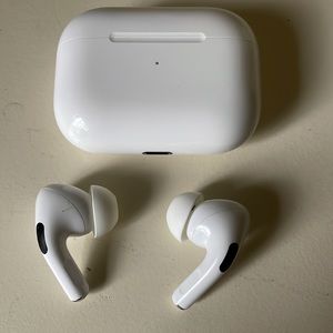 AirPods Pro (1st gen) Used But Good Condition